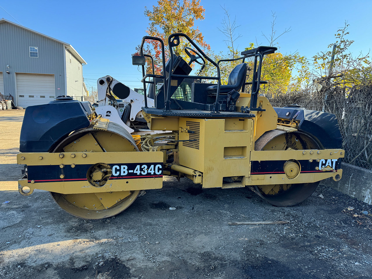 Caterpillar CB-434C - Road roller: picture 3 Caterpillar CB-434C - Road roller: picture 3