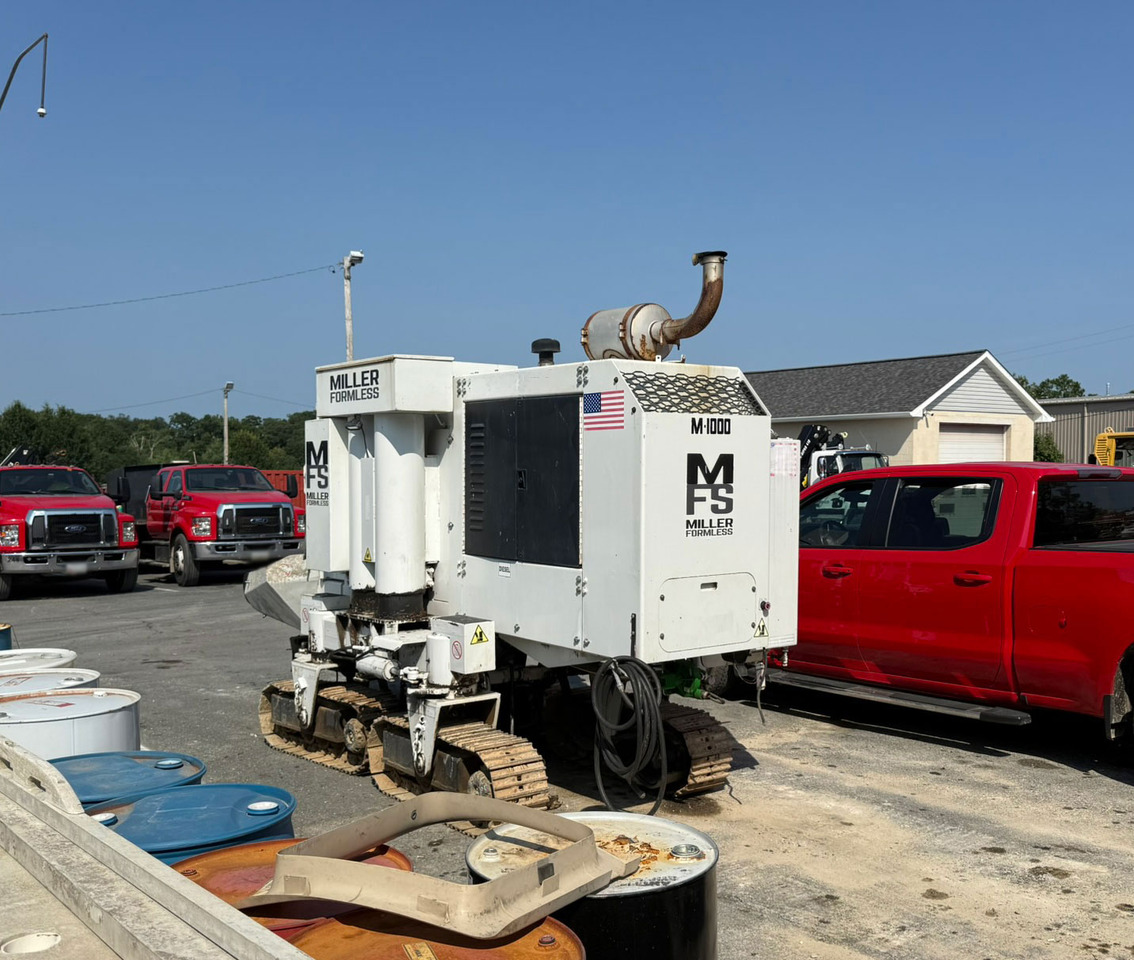 Miller Formless M-1000 - Asphalt paver: picture 1 Miller Formless M-1000 - Asphalt paver: picture 1