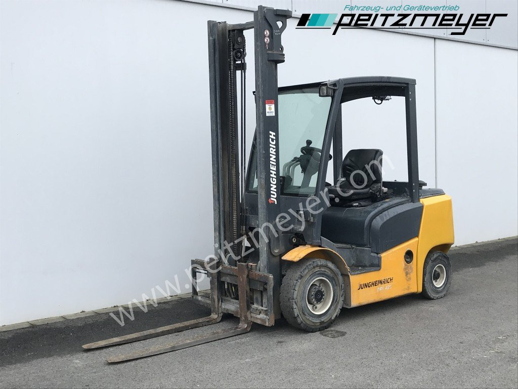 JUNGHEINRICH Gabelstapler DFG 425 - Diesel forklift: picture 1 JUNGHEINRICH Gabelstapler DFG 425 - Diesel forklift: picture 1