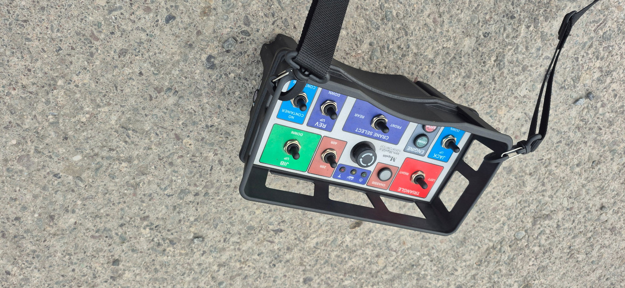 Mega NEW Megaliftt Sideloader / 35 tons lift capacity /20-40-45 HC/ Diesel engine / Gooseneck-extendable - Container transporter/ Swap body semi-trailer: picture 5 Mega NEW Megaliftt Sideloader / 35 tons lift capacity /20-40-45 HC/ Diesel engine / Gooseneck-extendable - Container transporter/ Swap body semi-trailer: picture 5