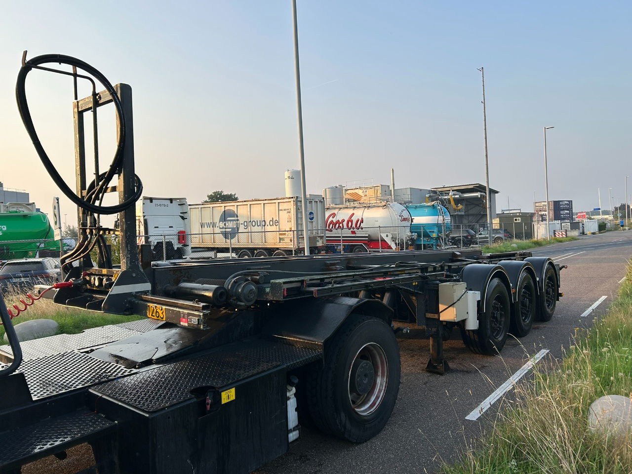 Van Hool Cable system 90 tipping / disc brakes bpw / lifting axle / remote control - Container transporter/ Swap body semi-trailer: picture 4 Van Hool Cable system 90 tipping / disc brakes bpw / lifting axle / remote control - Container transporter/ Swap body semi-trailer: picture 4