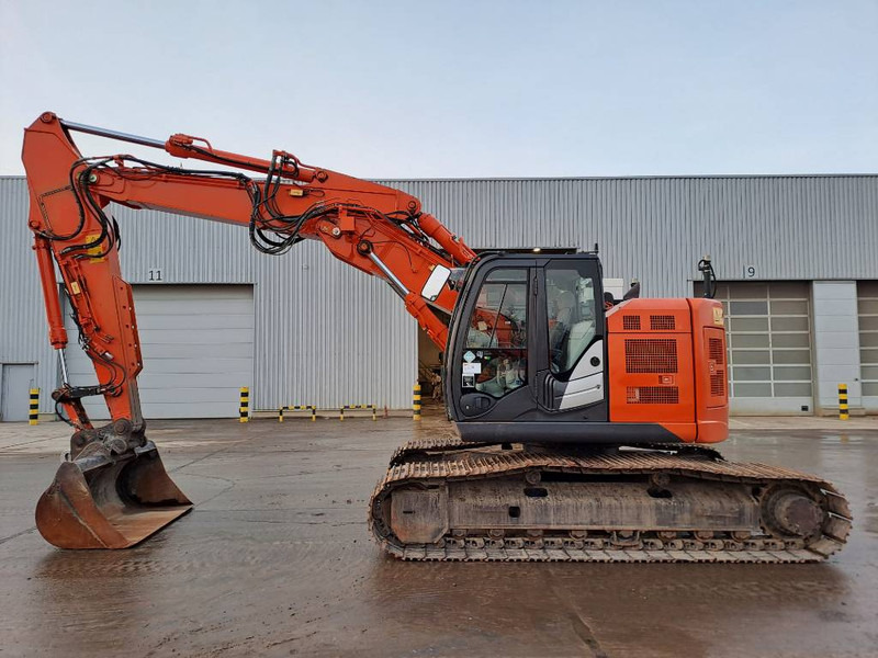 Hitachi ZX225USLC-5B (Trimble GPS Prepared) - Crawler excavator: picture 1 Hitachi ZX225USLC-5B (Trimble GPS Prepared) - Crawler excavator: picture 1