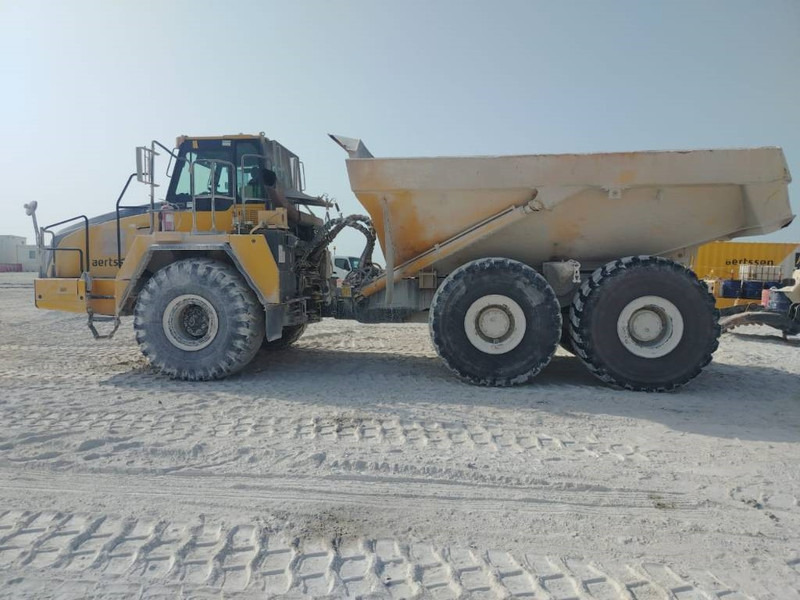 Komatsu HM400-3R (4 pieces available in Abu Dhabi) - Articulated dumper: picture 1 Komatsu HM400-3R (4 pieces available in Abu Dhabi) - Articulated dumper: picture 1