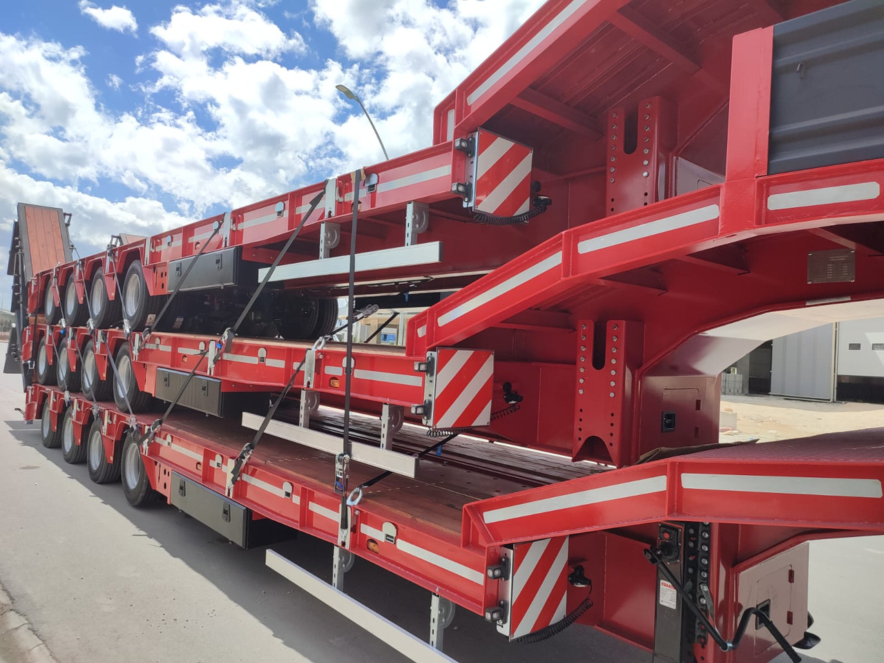 SINAN Telescope Extendible - Low loader semi-trailer: picture 3 SINAN Telescope Extendible - Low loader semi-trailer: picture 3