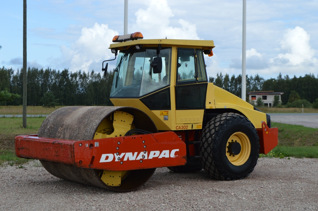 DYNAPAC CA302D - Compactor: picture 1 DYNAPAC CA302D - Compactor: picture 1