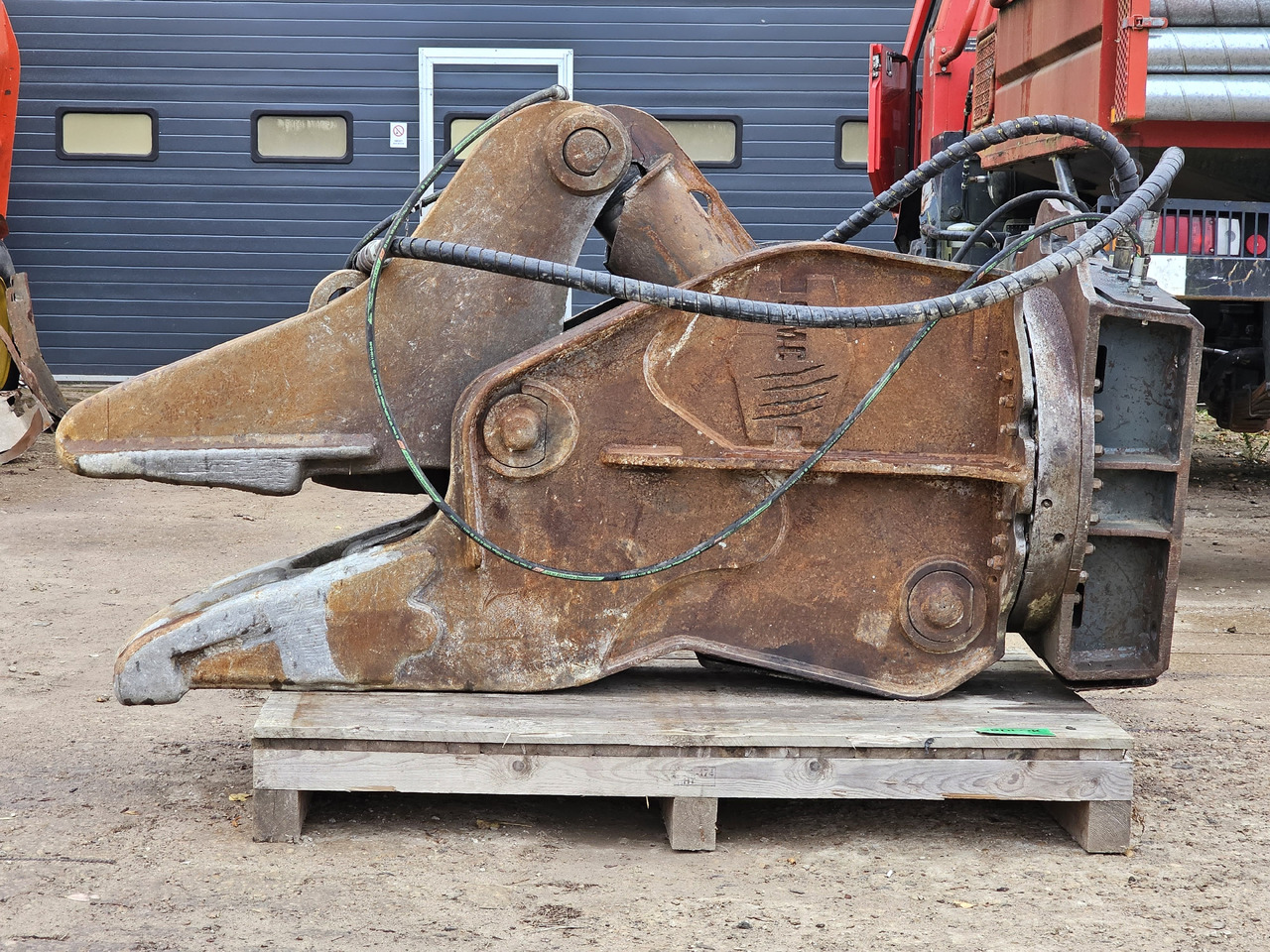 VTN XRP16 - Demolition shears for Excavator: picture 1 VTN XRP16 - Demolition shears for Excavator: picture 1