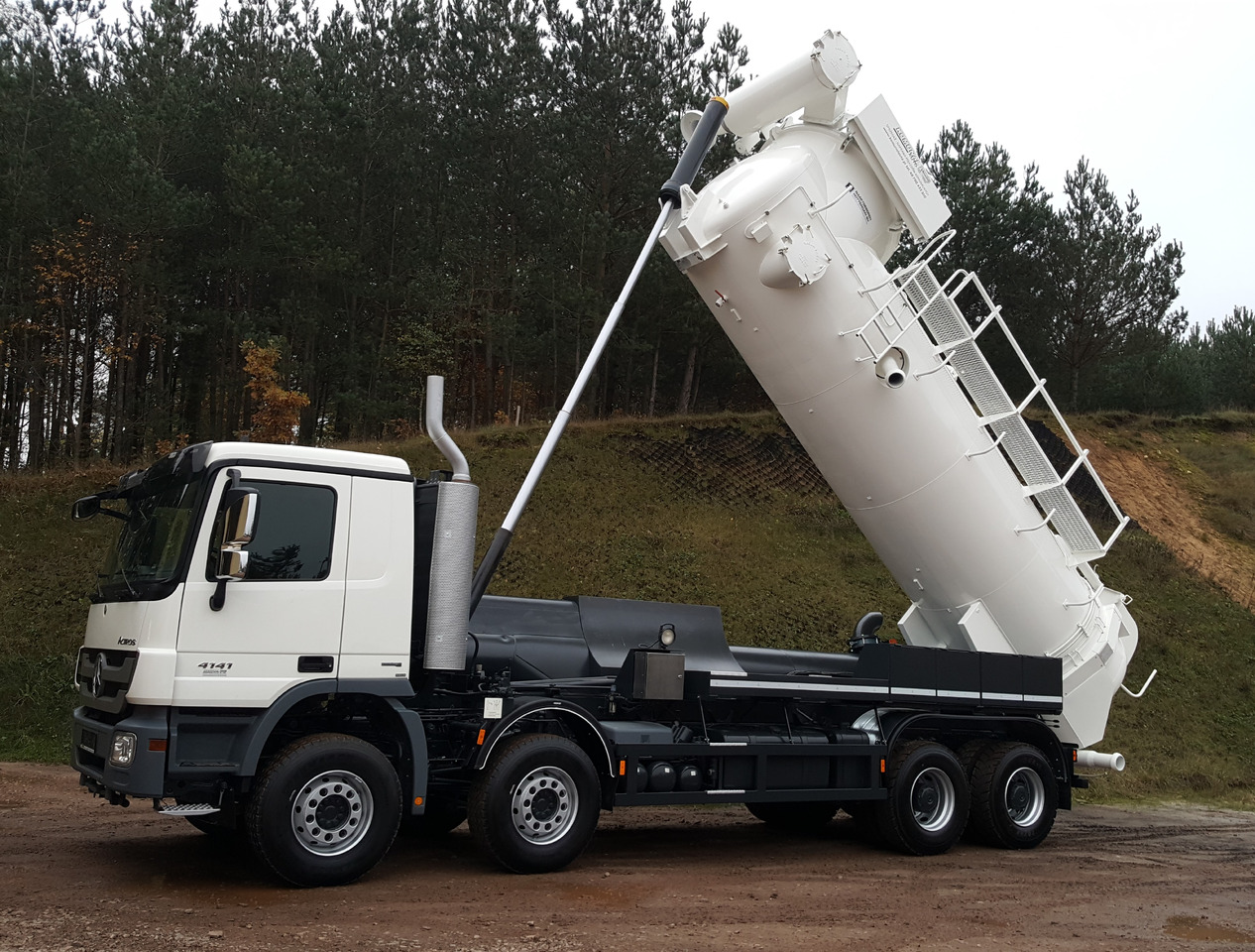 Mercedes NAAKTGEBOREN Vacu Press 8000 - Vacuum truck: picture 2 Mercedes NAAKTGEBOREN Vacu Press 8000 - Vacuum truck: picture 2