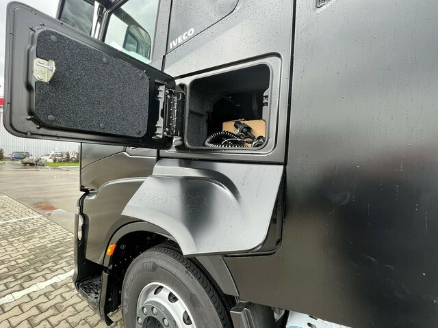 IVECO S-Way AS440S49T/P-AF4T COMFORT AERO PREMIUM LED... - Tractor unit: picture 3 IVECO S-Way AS440S49T/P-AF4T COMFORT AERO PREMIUM LED... - Tractor unit: picture 3