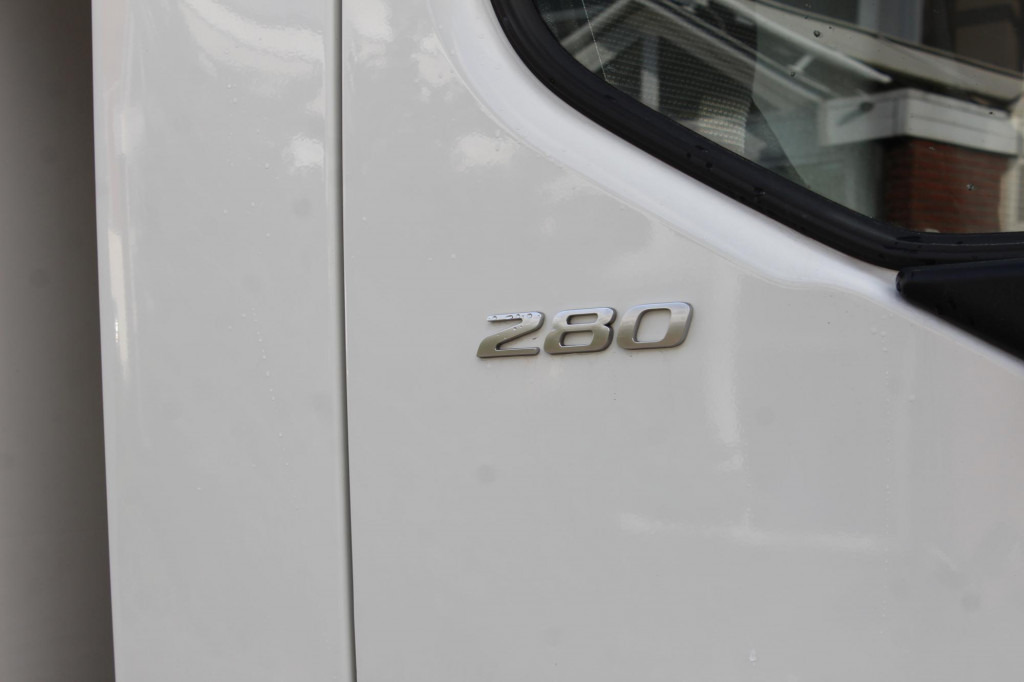 Daf LF  280 Koffer   Klima LDW Rolltor LBW  149Tkm - Box truck: picture 3 Daf LF  280 Koffer   Klima LDW Rolltor LBW  149Tkm - Box truck: picture 3