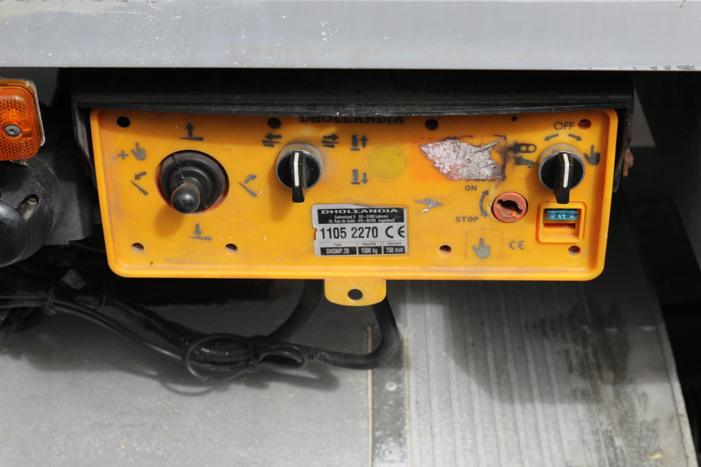 Truck Renault Midlum 220 E5 CS 850 Strom LBW Seiten Tür FRC: picture 12