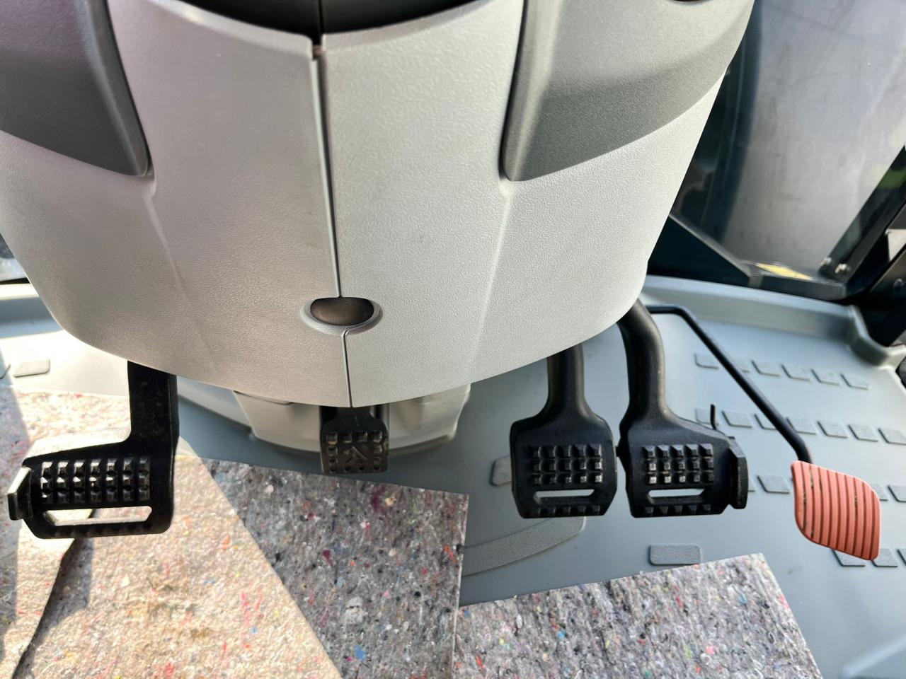 Farm tractor CLAAS Arion 420 CIS mit Frontzapfwelle und Frontkraftheber, neuwertiger Zustand, erst 620 Betriebsstunden: picture 22