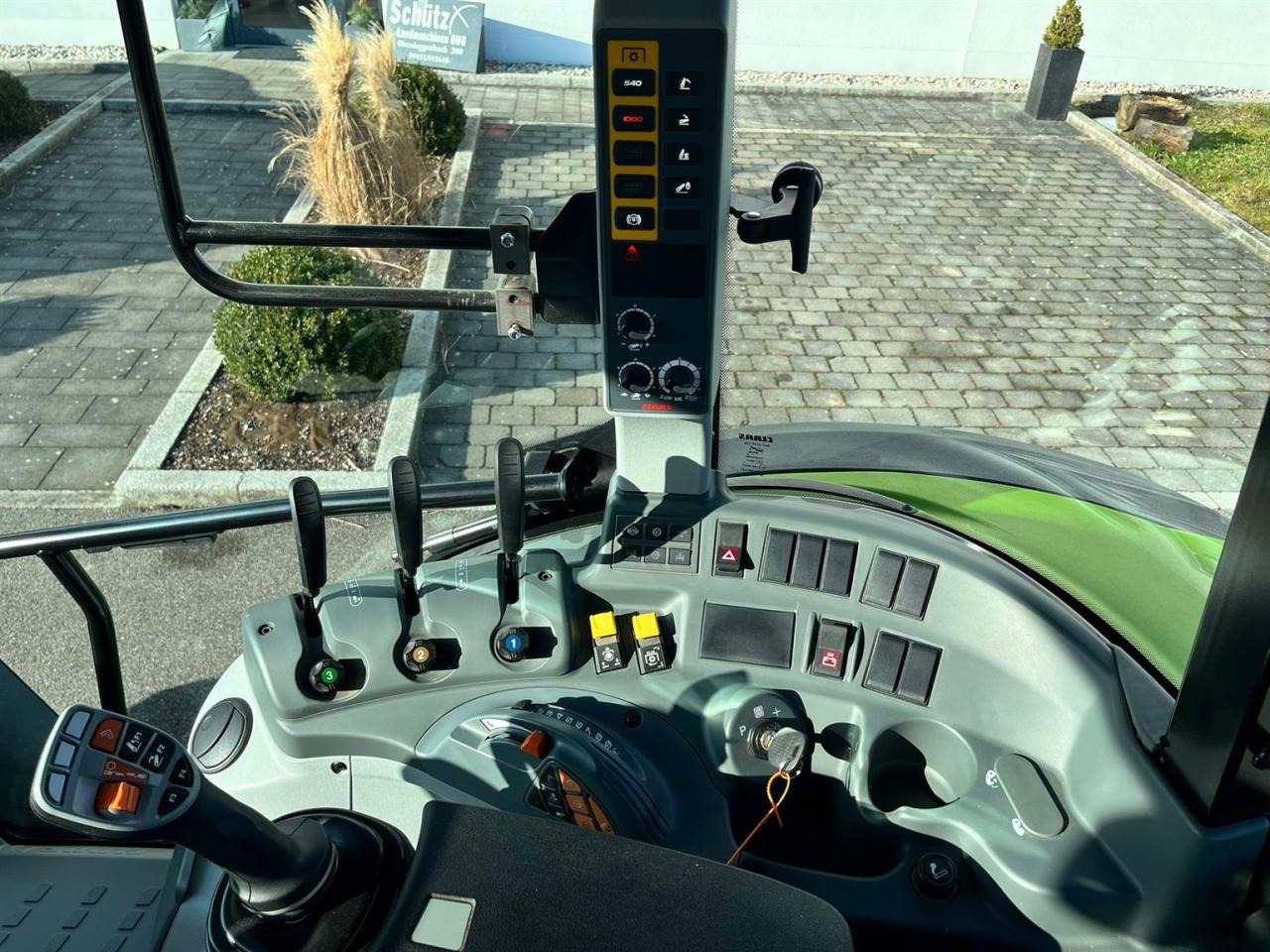 Farm tractor CLAAS Arion 420 CIS mit Frontzapfwelle und Frontkraftheber, neuwertiger Zustand, erst 620 Betriebsstunden: picture 20