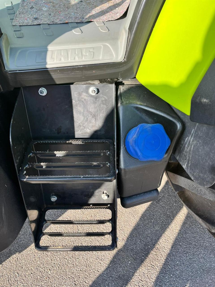 Farm tractor CLAAS Arion 420 CIS mit Frontzapfwelle und Frontkraftheber, neuwertiger Zustand, erst 620 Betriebsstunden: picture 16