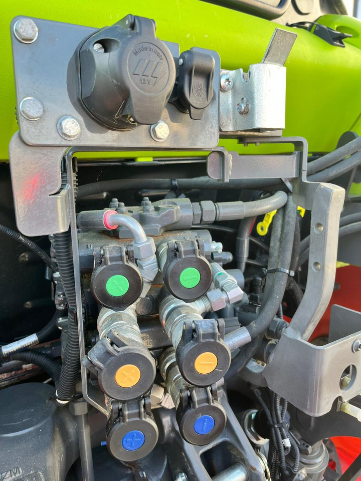Farm tractor CLAAS Arion 420 CIS mit Frontzapfwelle und Frontkraftheber, neuwertiger Zustand, erst 620 Betriebsstunden: picture 32