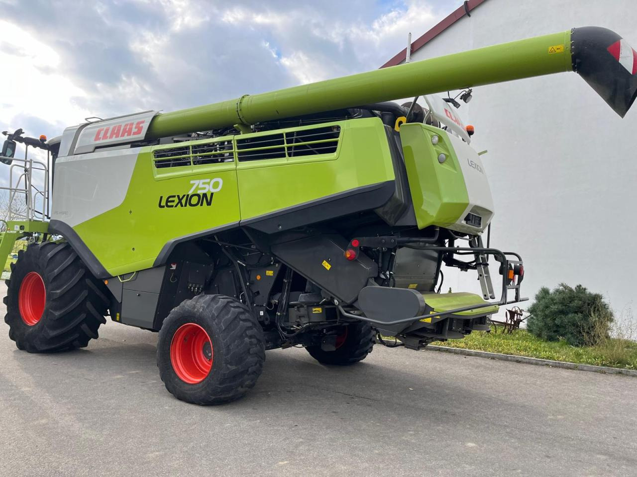 CLAAS Lexion 750 V-Kanal 3D, Bj. 2017, 30kmh - Combine harvester: picture 2 CLAAS Lexion 750 V-Kanal 3D, Bj. 2017, 30kmh - Combine harvester: picture 2