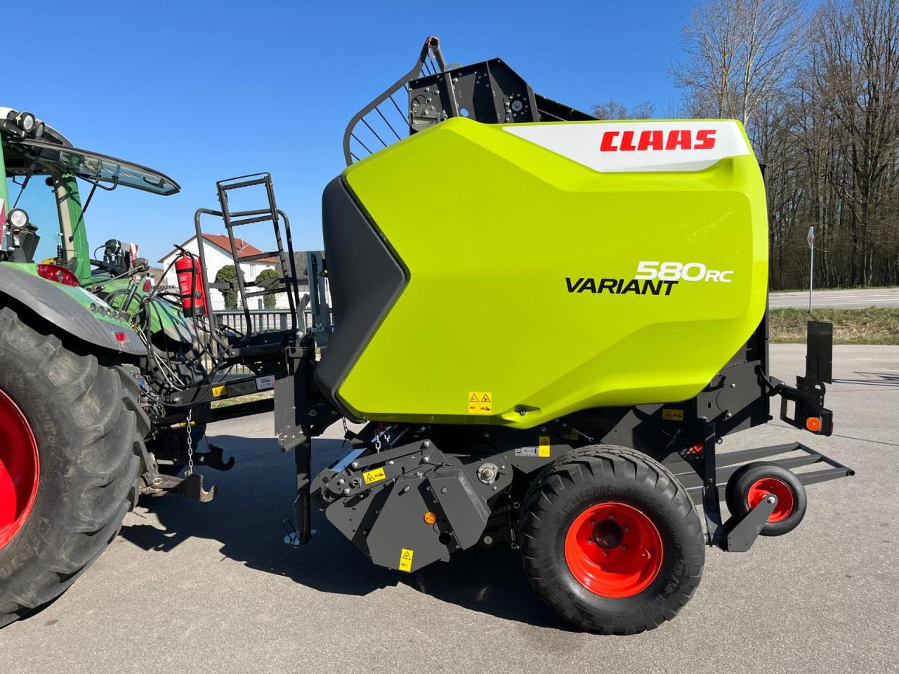 CLAAS Variant 580 RC neuwertige Claas Rundballenpresse, Baujahr 2023, ca. 1128 Ballen - Round baler: picture 1 CLAAS Variant 580 RC neuwertige Claas Rundballenpresse, Baujahr 2023, ca. 1128 Ballen - Round baler: picture 1