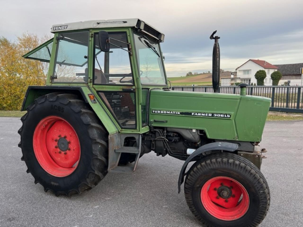 Fendt Farmer 306 LS - Farm tractor: picture 5 Fendt Farmer 306 LS - Farm tractor: picture 5