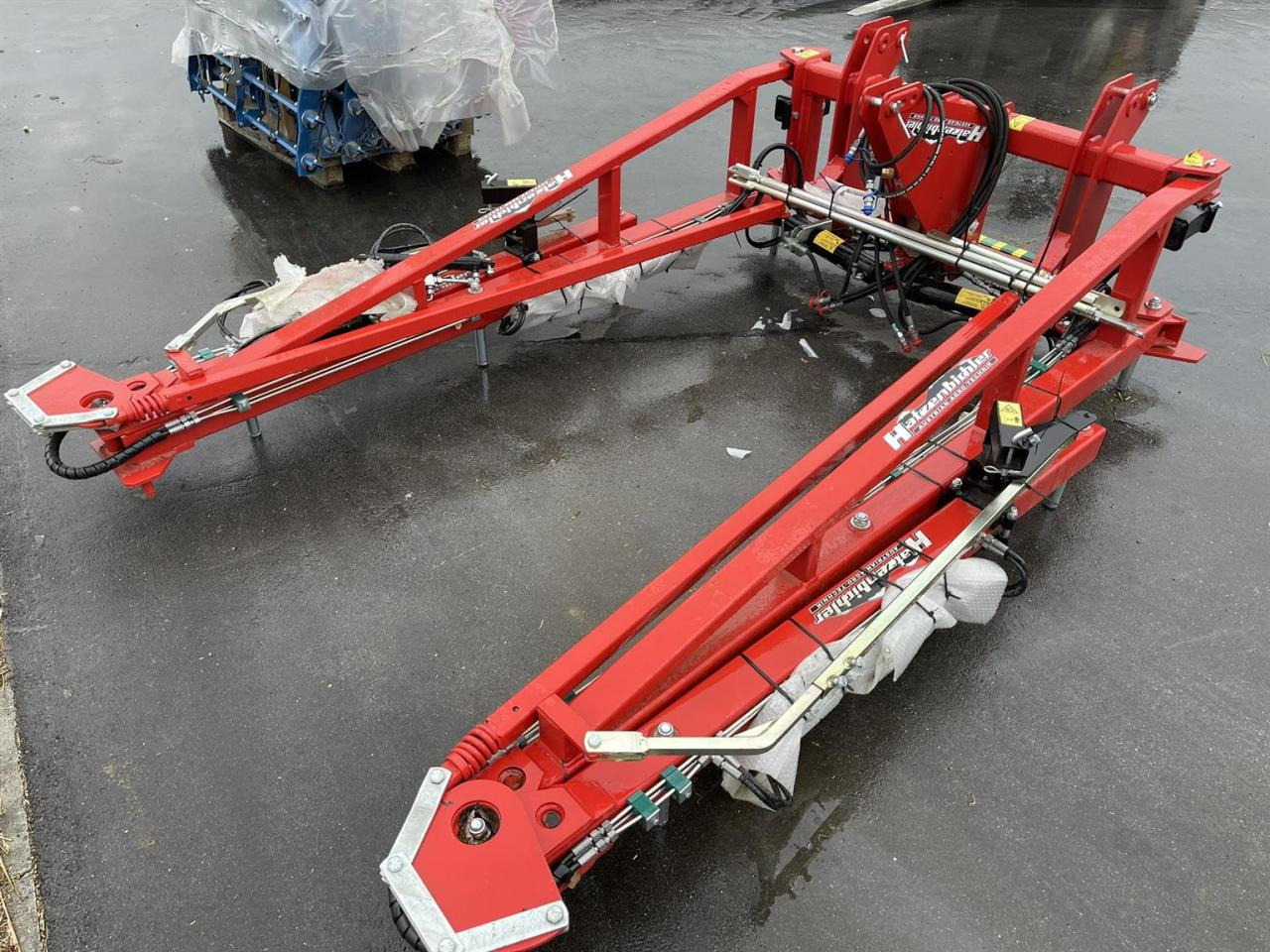 Hatzenbichler Striegel mit hydraulischer Druckverstellung, 12m, Bj. 2023, Hatzenbichler neuwertig - Harrow: picture 3 Hatzenbichler Striegel mit hydraulischer Druckverstellung, 12m, Bj. 2023, Hatzenbichler neuwertig - Harrow: picture 3