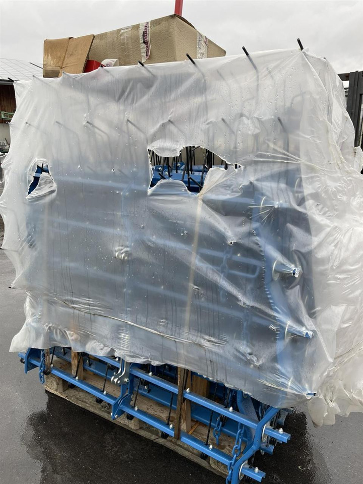 Hatzenbichler Striegel mit hydraulischer Druckverstellung, 12m, Bj. 2023, Hatzenbichler neuwertig - Harrow: picture 4 Hatzenbichler Striegel mit hydraulischer Druckverstellung, 12m, Bj. 2023, Hatzenbichler neuwertig - Harrow: picture 4