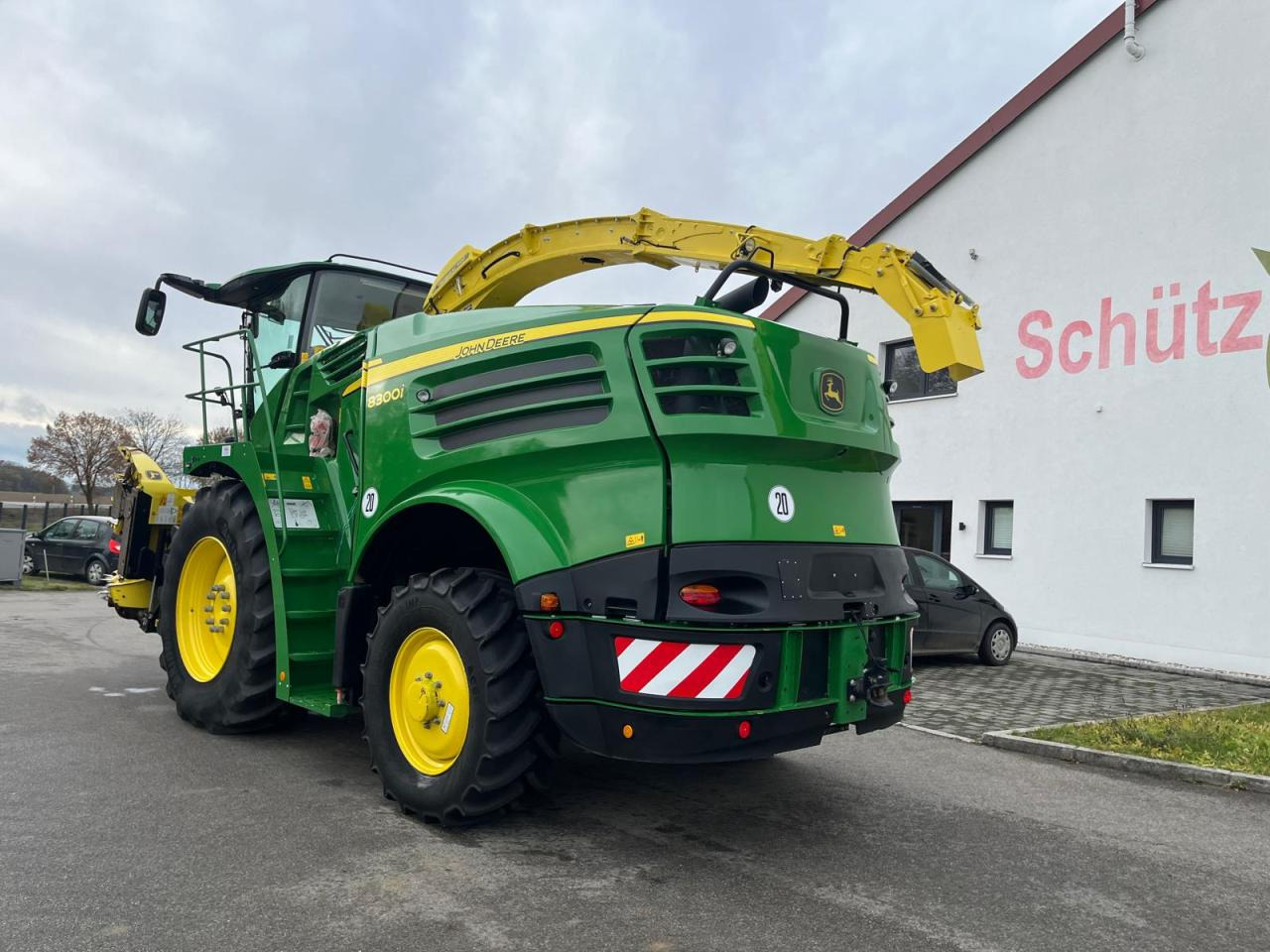 John Deere 8300i Feldhäcksler, Harvestlap, Pickup, Kemper, erst 910 Betriebsstunden, Baujahr 2018 - Forage harvester: picture 3 John Deere 8300i Feldhäcksler, Harvestlap, Pickup, Kemper, erst 910 Betriebsstunden, Baujahr 2018 - Forage harvester: picture 3