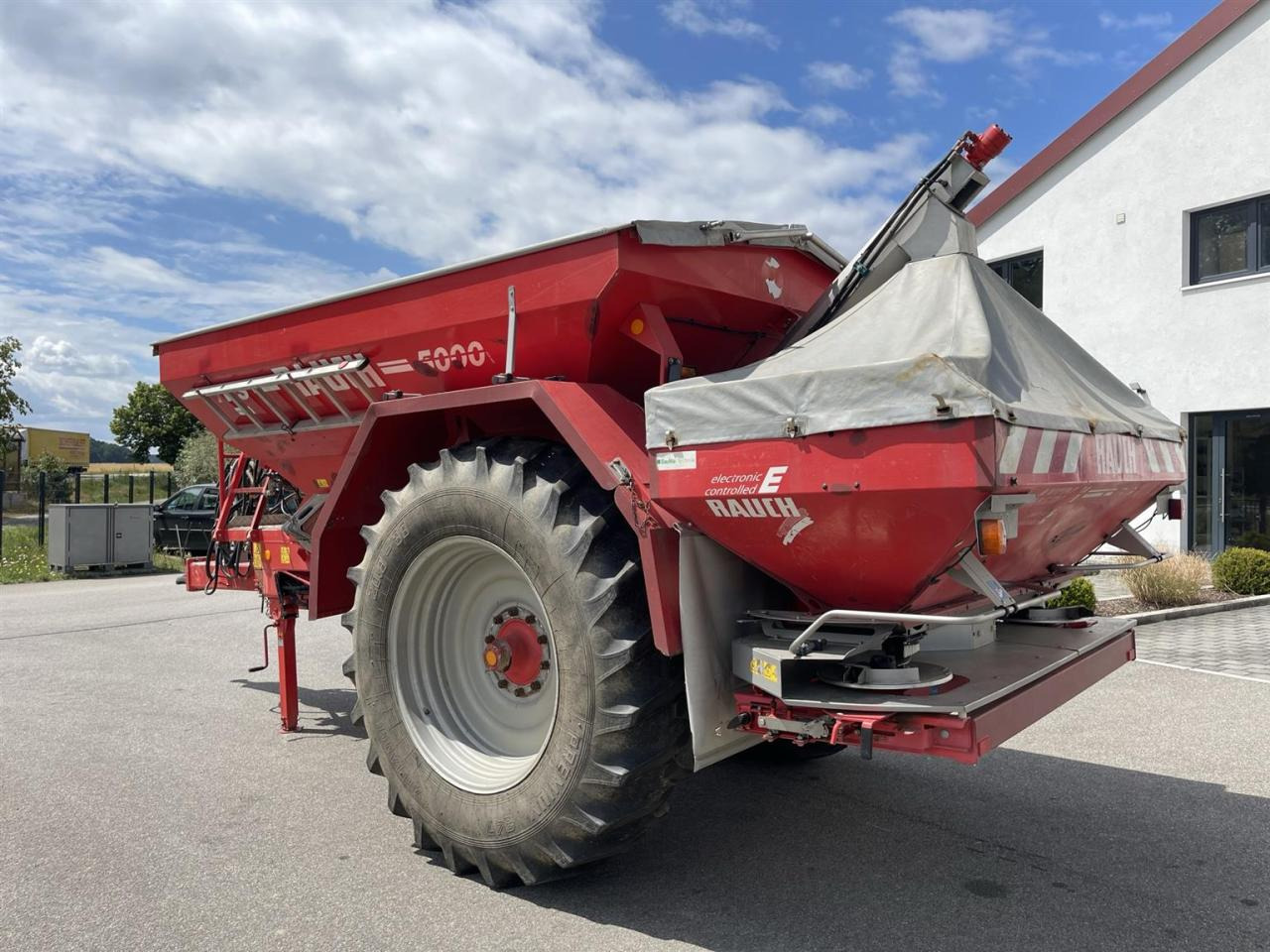 Rauch TWS 5000 Düngerwagen mit Deichsel-Lenkung und Streuer Axera H-EMC, gepflegter Zustand - Fertilizer spreader: picture 4 Rauch TWS 5000 Düngerwagen mit Deichsel-Lenkung und Streuer Axera H-EMC, gepflegter Zustand - Fertilizer spreader: picture 4