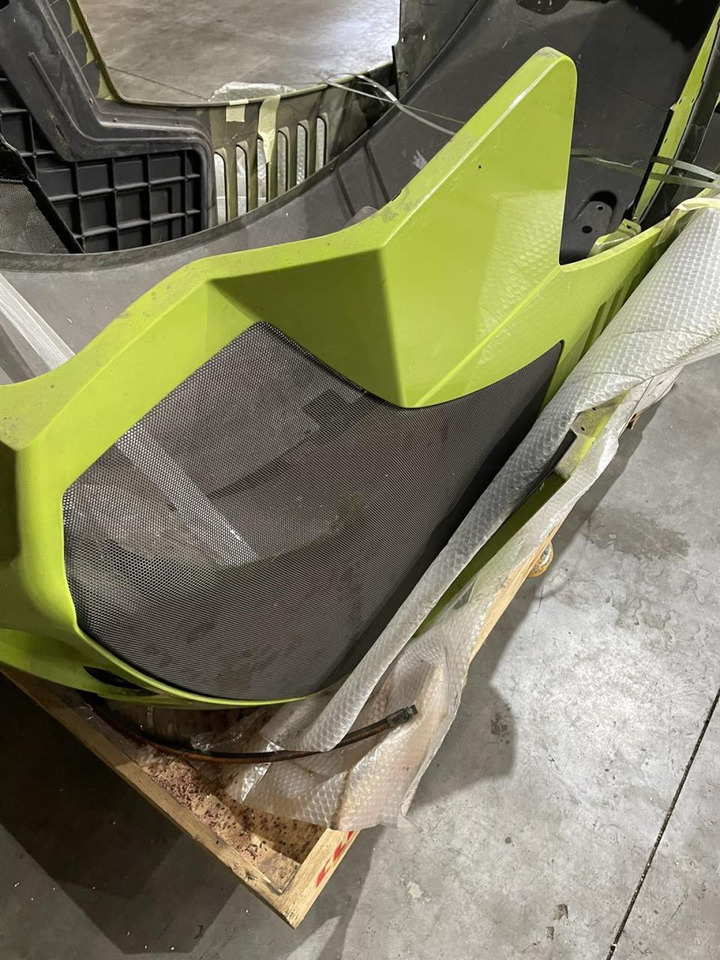 CLAAS Axion 820 Motorhaube Kotflügel Seitendeckel - Spare parts: picture 3 CLAAS Axion 820 Motorhaube Kotflügel Seitendeckel - Spare parts: picture 3