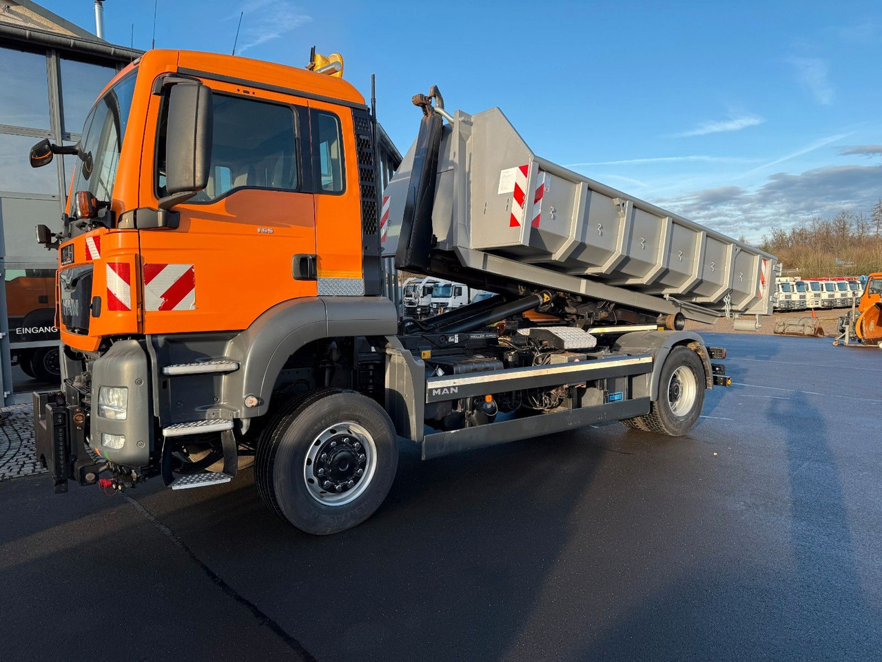 MAN TGS 18.360 4x4 Winterdienst Meiler Abrollkipper - Hook lift truck: picture 1 MAN TGS 18.360 4x4 Winterdienst Meiler Abrollkipper - Hook lift truck: picture 1