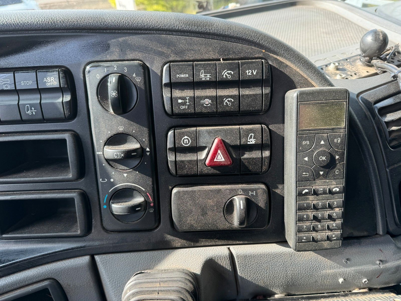 Leasing of Mercedes-Benz Actros 1832 MP 3 Mercedes-Benz Actros 1832 MP 3 Mercedes-Benz Actros 1832 MP 3 Mercedes-Benz Actros 1832 MP 3: picture 13