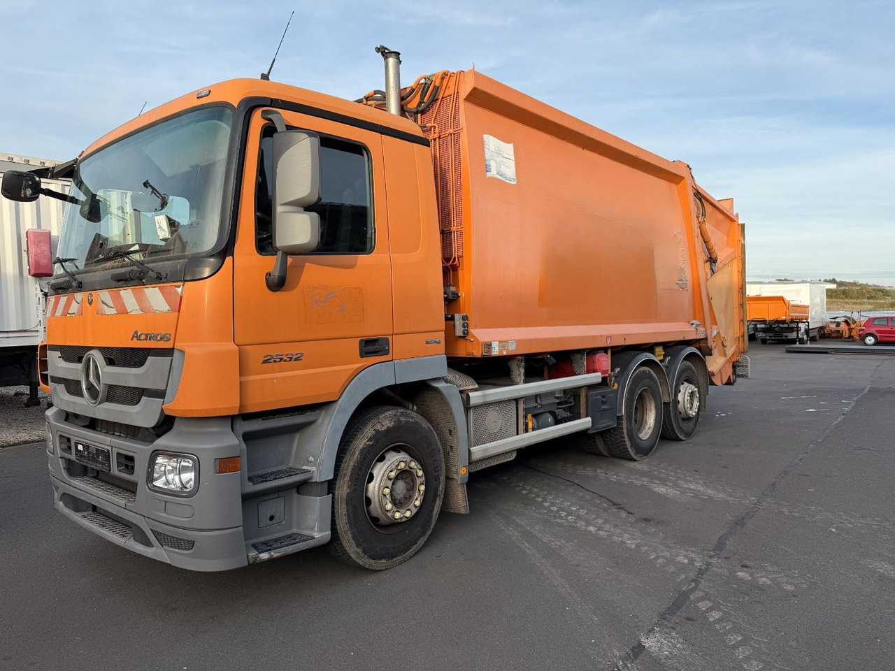 Mercedes-Benz Actros 2532 6x2 Zoeller Medium XL 21 - Garbage truck: picture 1 Mercedes-Benz Actros 2532 6x2 Zoeller Medium XL 21 - Garbage truck: picture 1