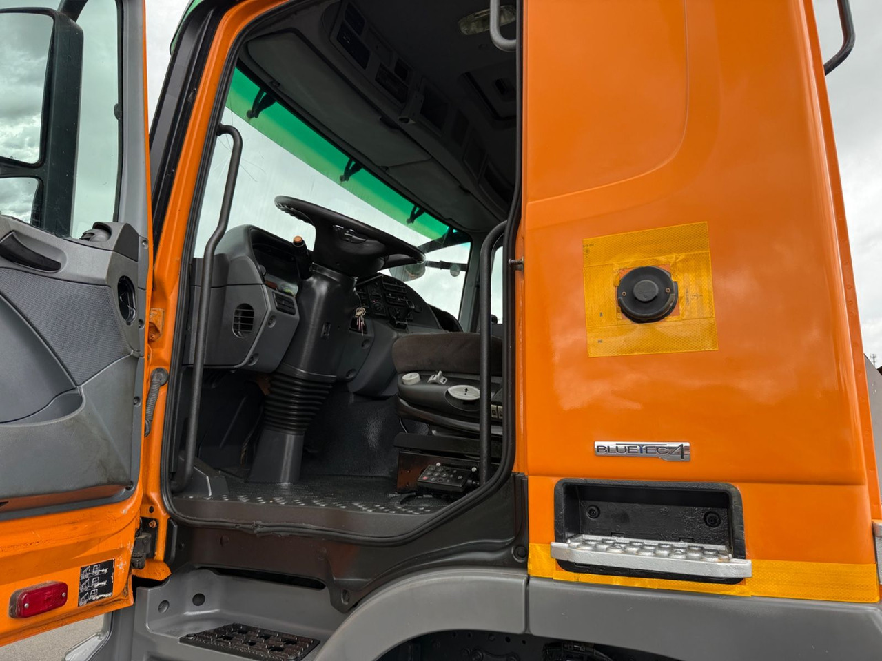 Mercedes-Benz Actros 3341 6x6 Hydraulikpumpe + Tank - Cab chassis truck: picture 3 Mercedes-Benz Actros 3341 6x6 Hydraulikpumpe + Tank - Cab chassis truck: picture 3