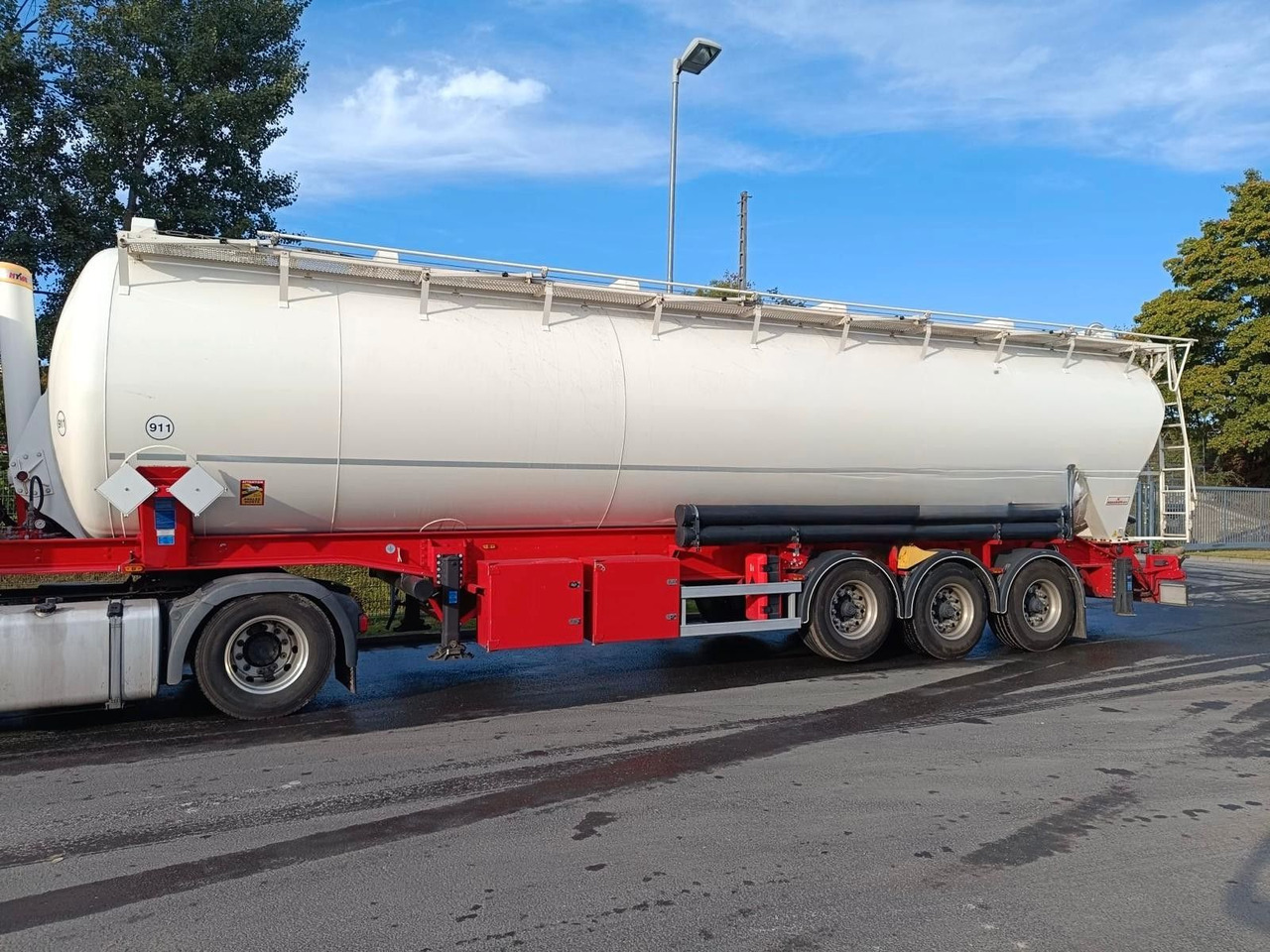 Kässbohrer Kippsilo 60m³ ADR - Silo semi-trailer: picture 1 Kässbohrer Kippsilo 60m³ ADR - Silo semi-trailer: picture 1