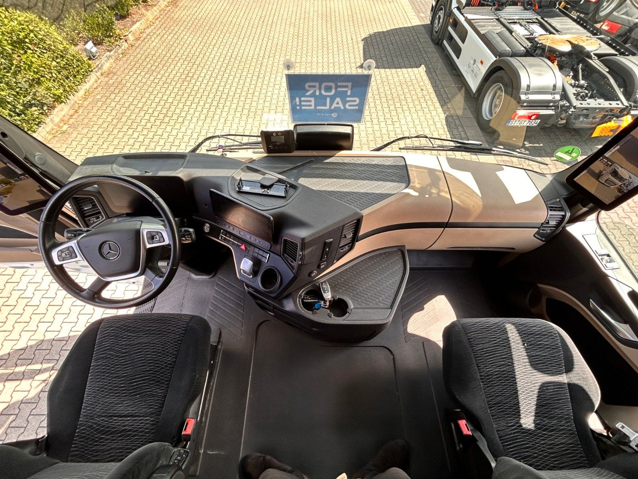 Tractor unit Mercedes-Benz 1845 LS 4x2, Bigspace, Retarder: picture 9