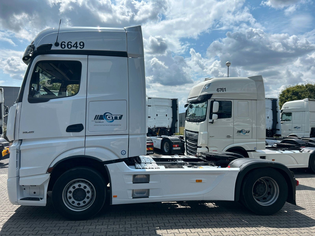 Tractor unit Mercedes-Benz 1845 LS 4x2, Bigspace, Retarder: picture 7