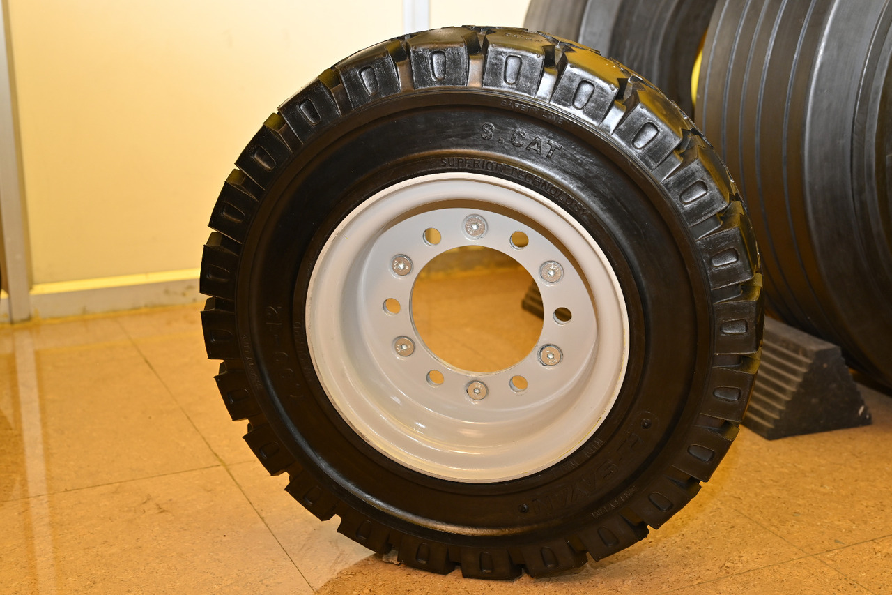 EuroSolid 6.50-10 - Wheel and tire package for Baggage tractor: picture 1 EuroSolid 6.50-10 - Wheel and tire package for Baggage tractor: picture 1