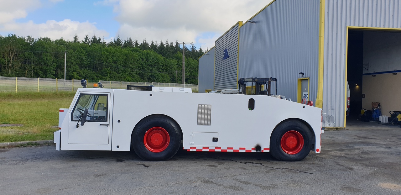 SOVAM K250 - Pushback tractor: picture 1 SOVAM K250 - Pushback tractor: picture 1