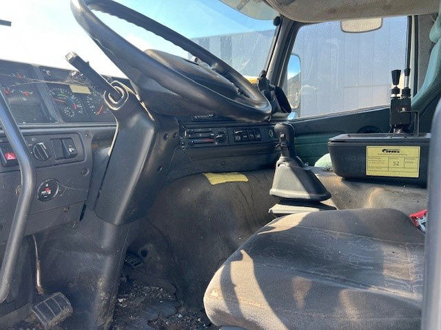 Volvo FM 12.420 FM12.420 6x2 - Cab chassis truck: picture 5 Volvo FM 12.420 FM12.420 6x2 - Cab chassis truck: picture 5