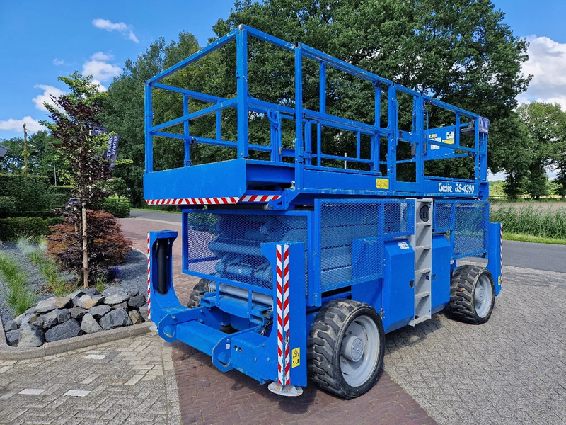 Genie GS-4390 (15,5 mtr werkhoogte) - Scissor lift: picture 4 Genie GS-4390 (15,5 mtr werkhoogte) - Scissor lift: picture 4