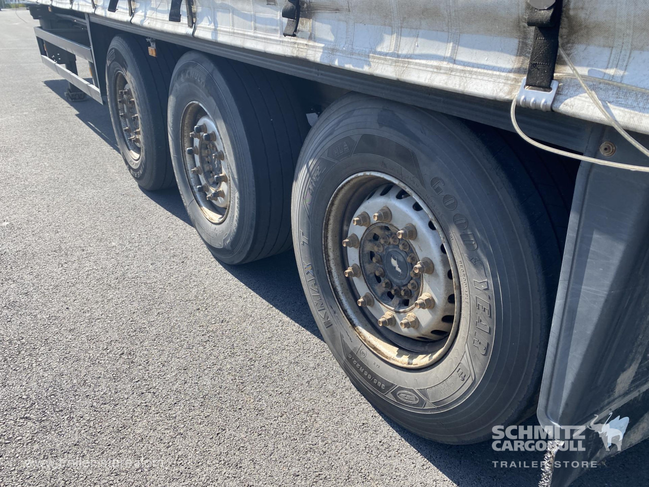 SCHMITZ Curtainsider Standard - Curtainsider semi-trailer: picture 3 SCHMITZ Curtainsider Standard - Curtainsider semi-trailer: picture 3