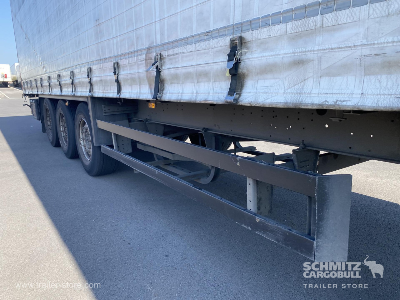 SCHMITZ Curtainsider Standard - Curtainsider semi-trailer: picture 3 SCHMITZ Curtainsider Standard - Curtainsider semi-trailer: picture 3