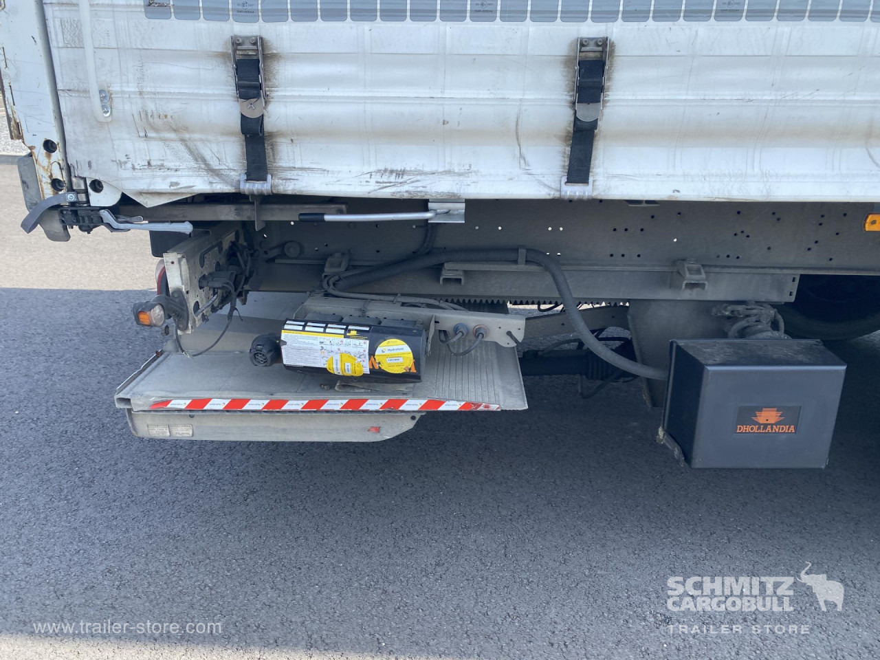 SCHMITZ Curtainsider Standard Taillift - Curtainsider semi-trailer: picture 2 SCHMITZ Curtainsider Standard Taillift - Curtainsider semi-trailer: picture 2
