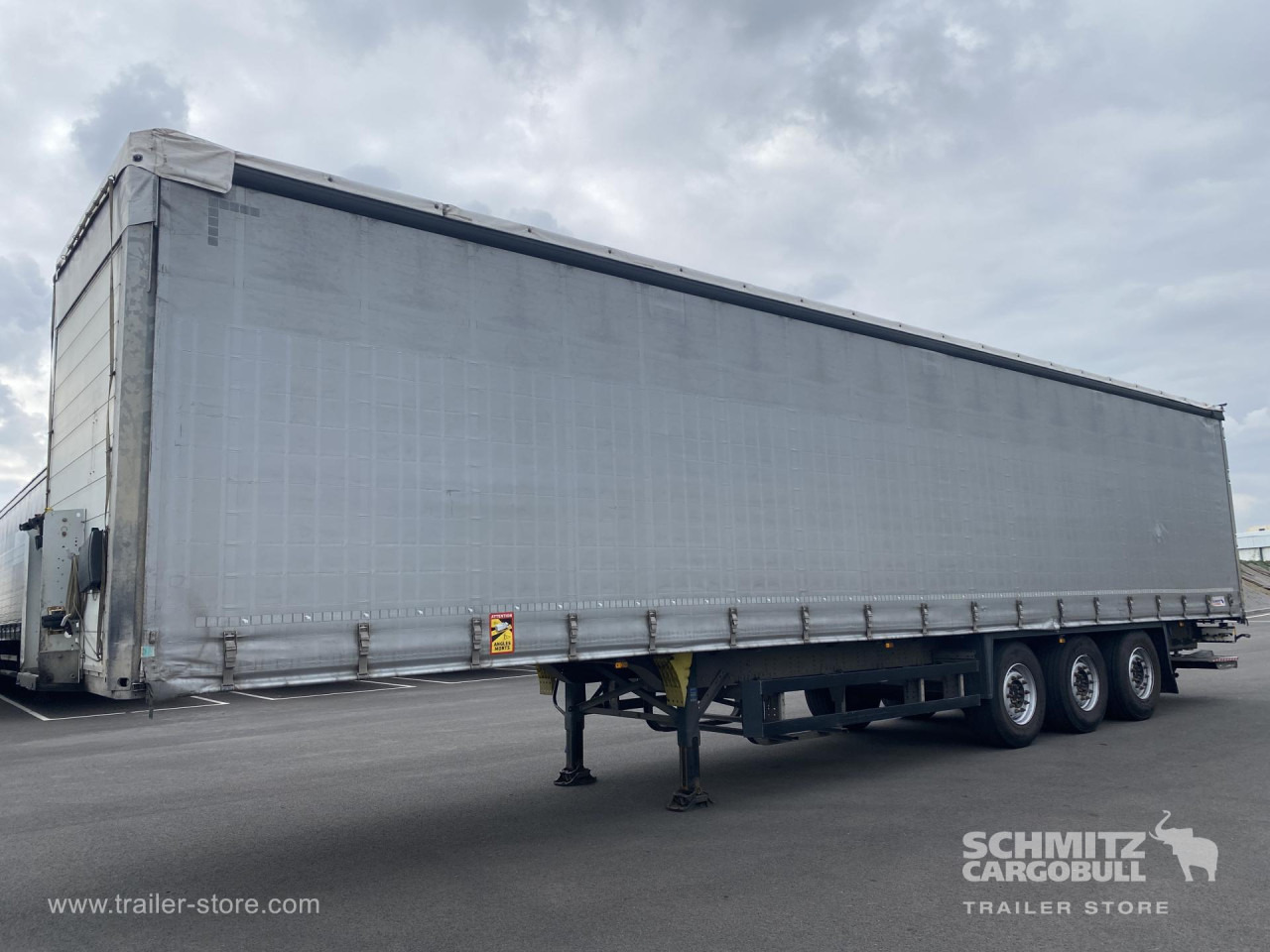 SCHMITZ Curtainsider Standard Taillift - Curtainsider semi-trailer: picture 1 SCHMITZ Curtainsider Standard Taillift - Curtainsider semi-trailer: picture 1