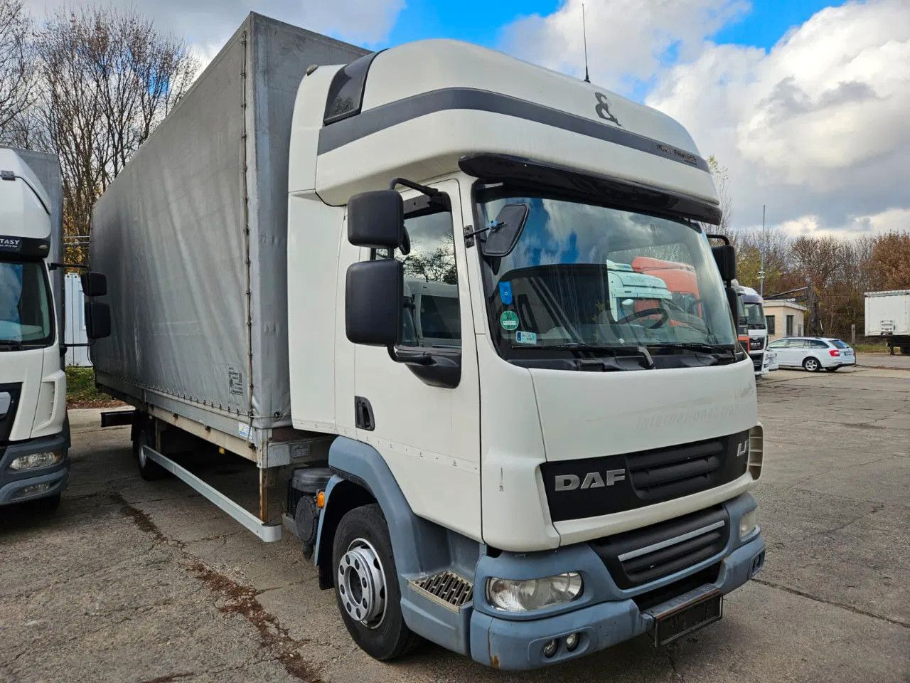 DAF LF 45.210 12t Euro5 EEV - Curtainsider truck: picture 2 DAF LF 45.210 12t Euro5 EEV - Curtainsider truck: picture 2