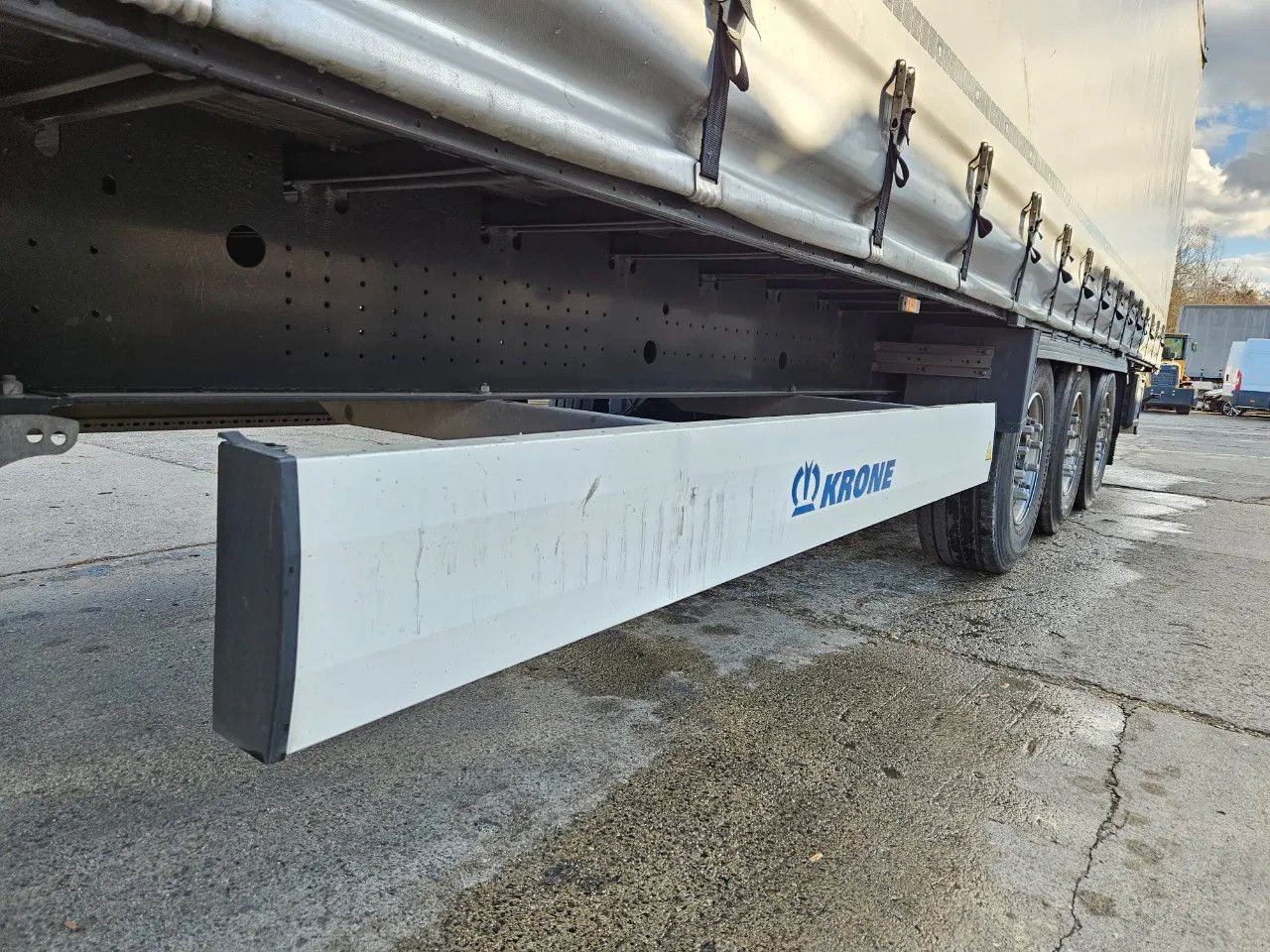 Curtainsider semi-trailer Krone SD XL Code, Lifting Axle A: picture 10