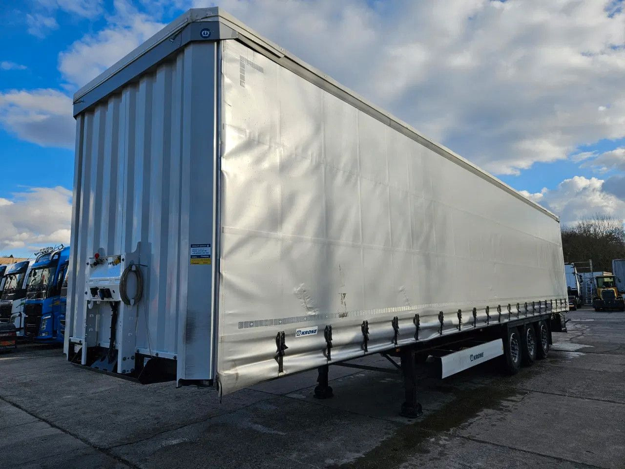 Curtainsider semi-trailer Krone SD XL Code, Lifting Axle A: picture 1