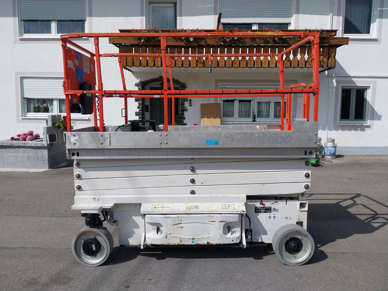 JLG 3246 ES - Truck mounted aerial platform: picture 3 JLG 3246 ES - Truck mounted aerial platform: picture 3