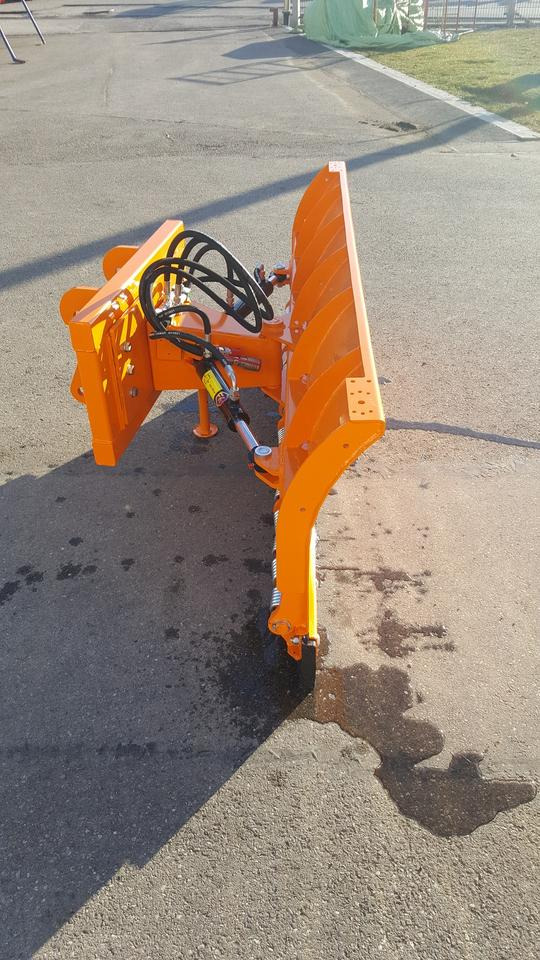 Schneeschild 1,8m Kubota Kommunal Schlepper Radlader Hoflader - Snow plough: picture 4 Schneeschild 1,8m Kubota Kommunal Schlepper Radlader Hoflader - Snow plough: picture 4