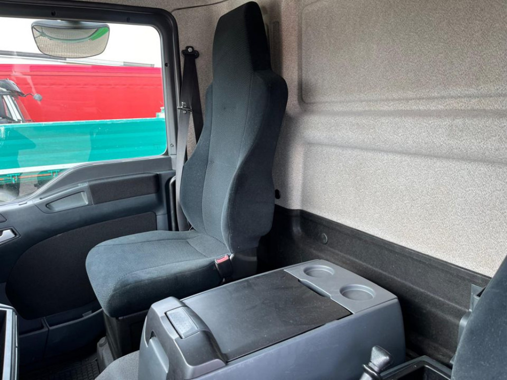 MAN TG-L 12.220 4x2 BL Standardkoffer LBW LBW 1.5 to - Box truck: picture 4 MAN TG-L 12.220 4x2 BL Standardkoffer LBW LBW 1.5 to - Box truck: picture 4