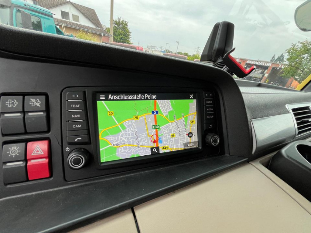 MAN TG-X 26.500 6x2-2 LL Pritsche Heckkran 53m to, Funk,Twistlock. - Dropside/ Flatbed truck, Crane truck: picture 3 MAN TG-X 26.500 6x2-2 LL Pritsche Heckkran 53m to, Funk,Twistlock. - Dropside/ Flatbed truck, Crane truck: picture 3