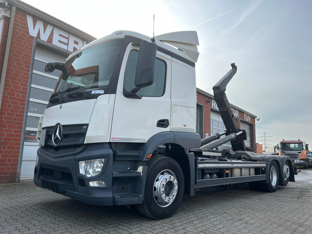 MERCEDES-BENZ Actros neu 2543 L 6x2 Abrollkipper Meiller Funk - Hook lift truck: picture 1 MERCEDES-BENZ Actros neu 2543 L 6x2 Abrollkipper Meiller Funk - Hook lift truck: picture 1