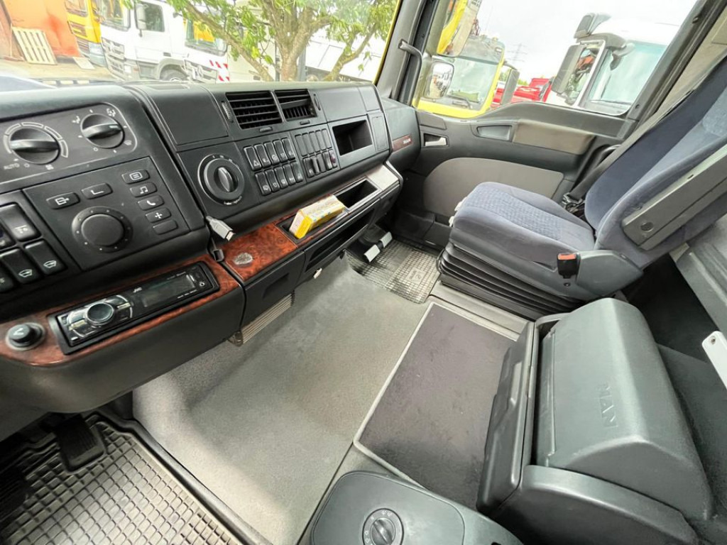 MAN TG-A 41.660 8x4 4 BBS SZM Schwerlast 250 to WSK - Tractor unit: picture 3 MAN TG-A 41.660 8x4 4 BBS SZM Schwerlast 250 to WSK - Tractor unit: picture 3